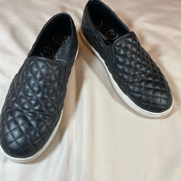 Cat & Jack Girls’ Black Slip-On Sneakers, Size 5 - Picture 1 of 10